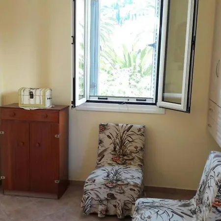 Chrisevgeni With Elevator * أرغوستولي