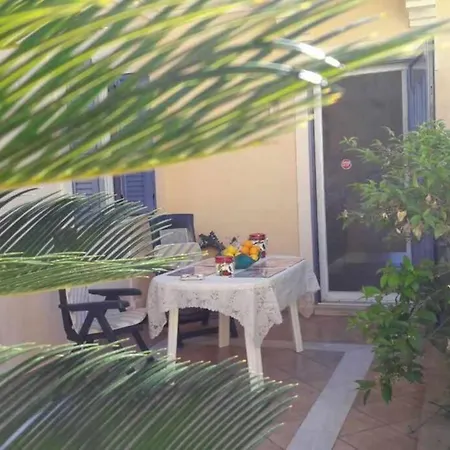 Chrisevgeni With Elevator بيت للعطل