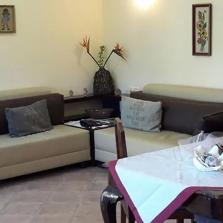 Chrisevgeni With Elevator بيت للعطل